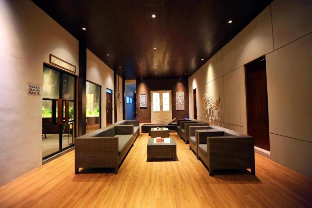 New Surya Hotel Banyuwangi  Eksteriør bilde